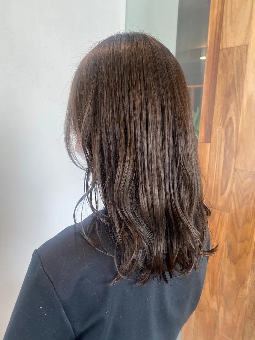 ロング カラー グレージュ ヘアカラー トリートメント 中井 一葉のヘアスタイル