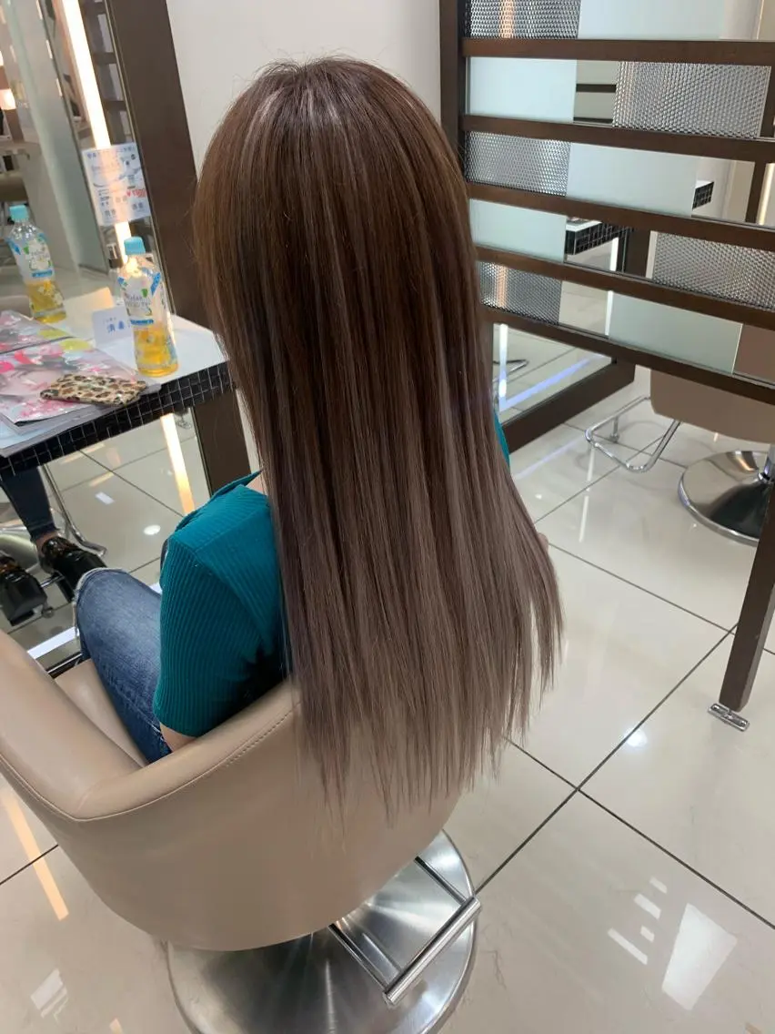 カラー 羽エクステ🪽 🤍まき🤍のヘアスタイル
