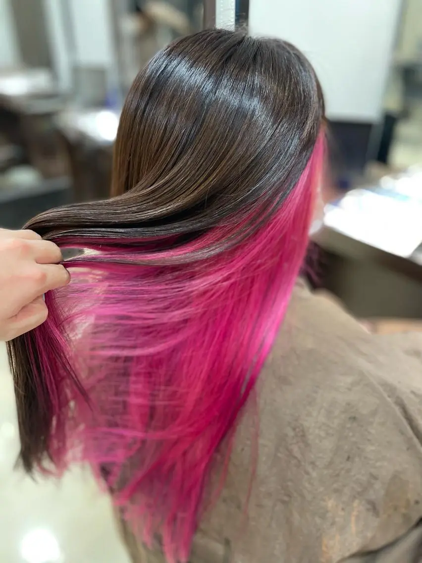 ロング カラー インナーカラー ピンクカラー 嶌田 沙紀のヘアスタイル