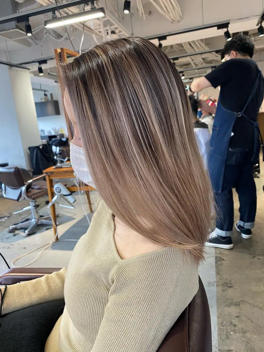 セミロング カラー 桜木町駅徒歩5分 ハイライト横浜No1のヘアスタイル