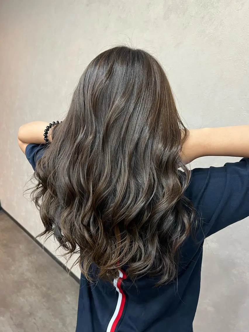ロング 岡田 麗華のヘアスタイル