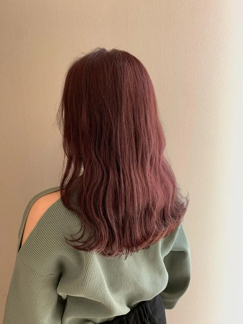 ロング カラー ベージュカラー ピンクカラー カット ヘアカラー 顔まわりカット✄ ベージュカラー🧸のヘアスタイル