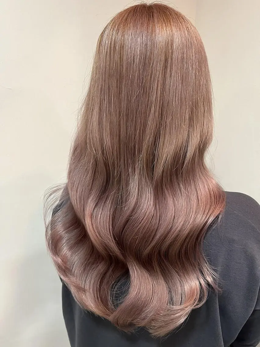 ロング アッシュ 高田 羊真のヘアスタイル