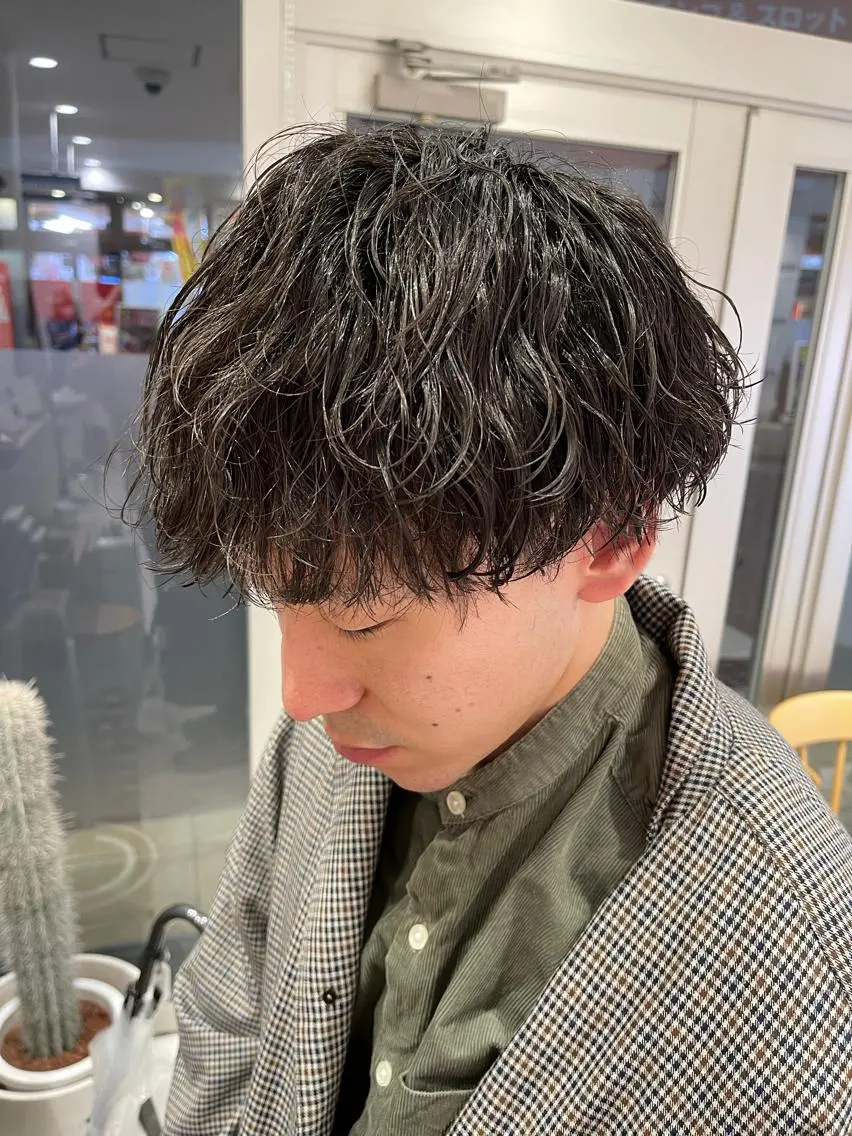 ショート パーマ メンズ メンズパーマ メンズツイストパーマ ツイストスパイラルパーマ 波巻きパーマ スパイラルパーマ カット パーマ メンズパーマ特化/ メッシュ/薫/店長のヘアスタイル