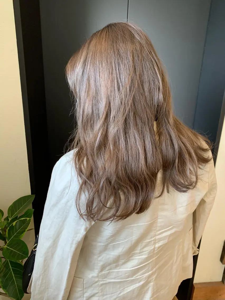 ロング 柔らかな縮毛矯正 透明感カラー💫のヘアスタイル