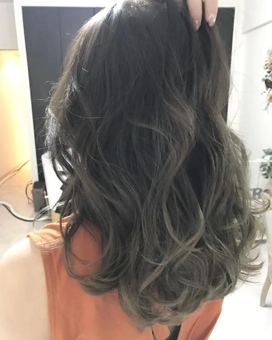 ロング カラー ヘアアレンジ グラデーションカラー ハイライトカラー ハイライト See by merの眉毛・アイブロウイメージ