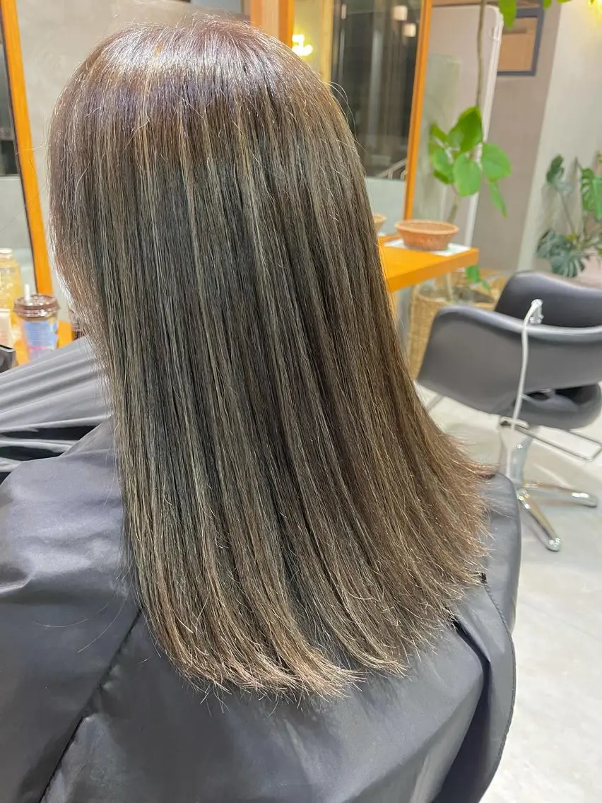 セミロング カラー 佐々木  まゆかのヘアスタイル