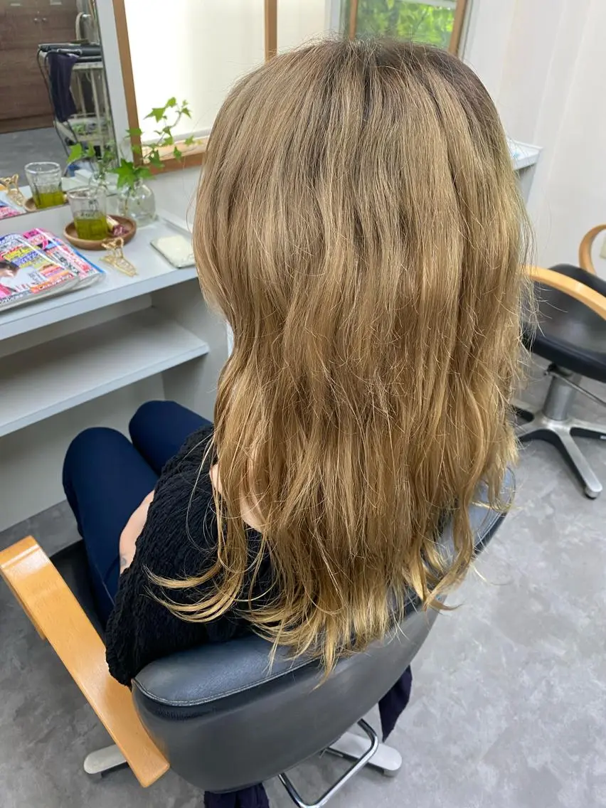 ロング ヘアカラー トリートメント 永沼 真依のヘアスタイル