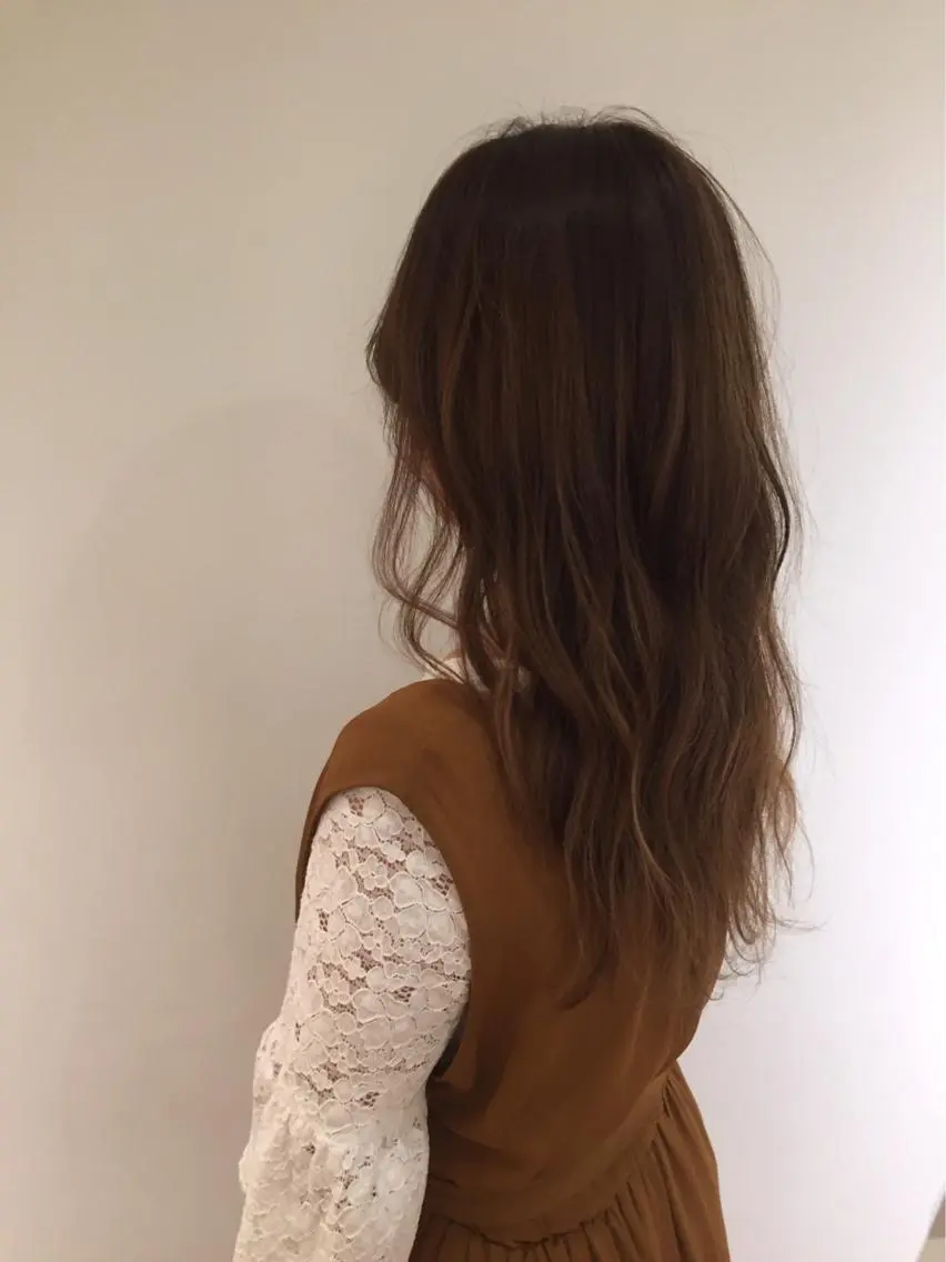 ミディアム カラー 梅田 千亜希のヘアスタイル