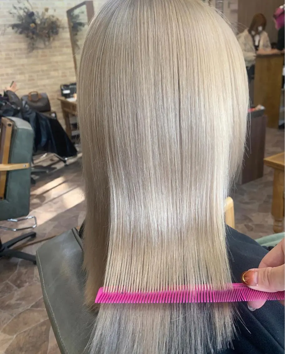 ミディアム Lilly 中谷友里のヘアスタイル