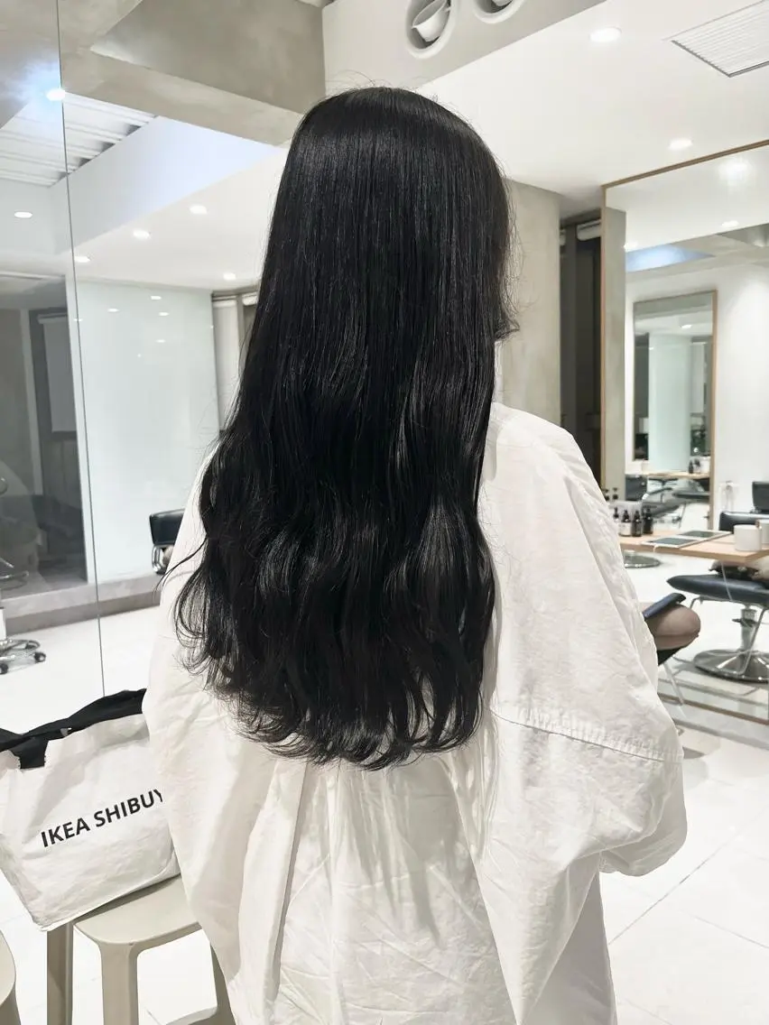 ロング カラー ヘアアレンジ 黒髪 ブルーカラー ブルーブラック MAYU/上質ハイト ーン/レイヤーのヘアスタイル