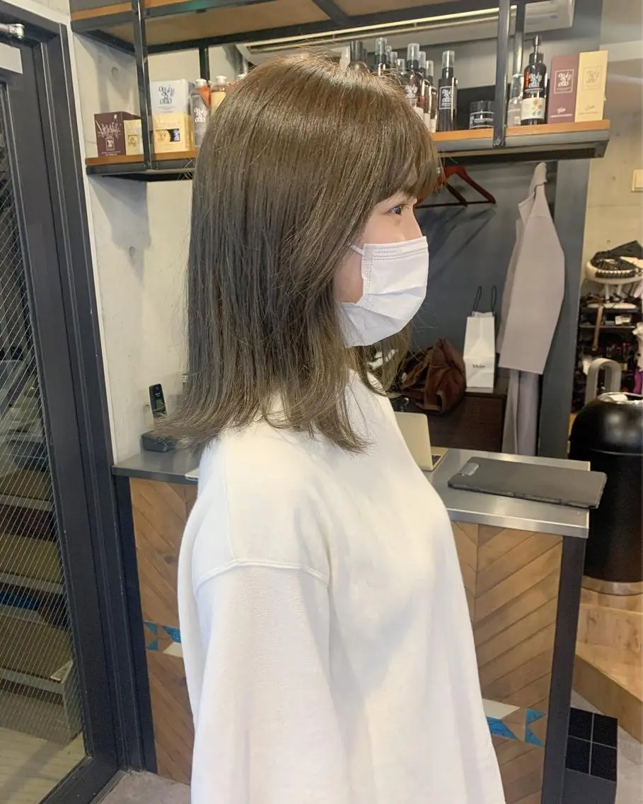 ミディアム カラー ベージュカラー オリーブベージュ 柔らかブラウン/顔周 りレイヤー♡ユウシのヘアスタイル
