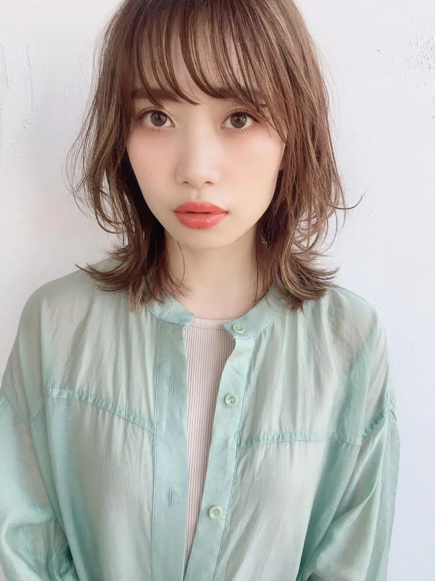 ミディアム レイヤーカット ウルフカット ウルフレイヤー 鎌倉 彩のヘアスタイル