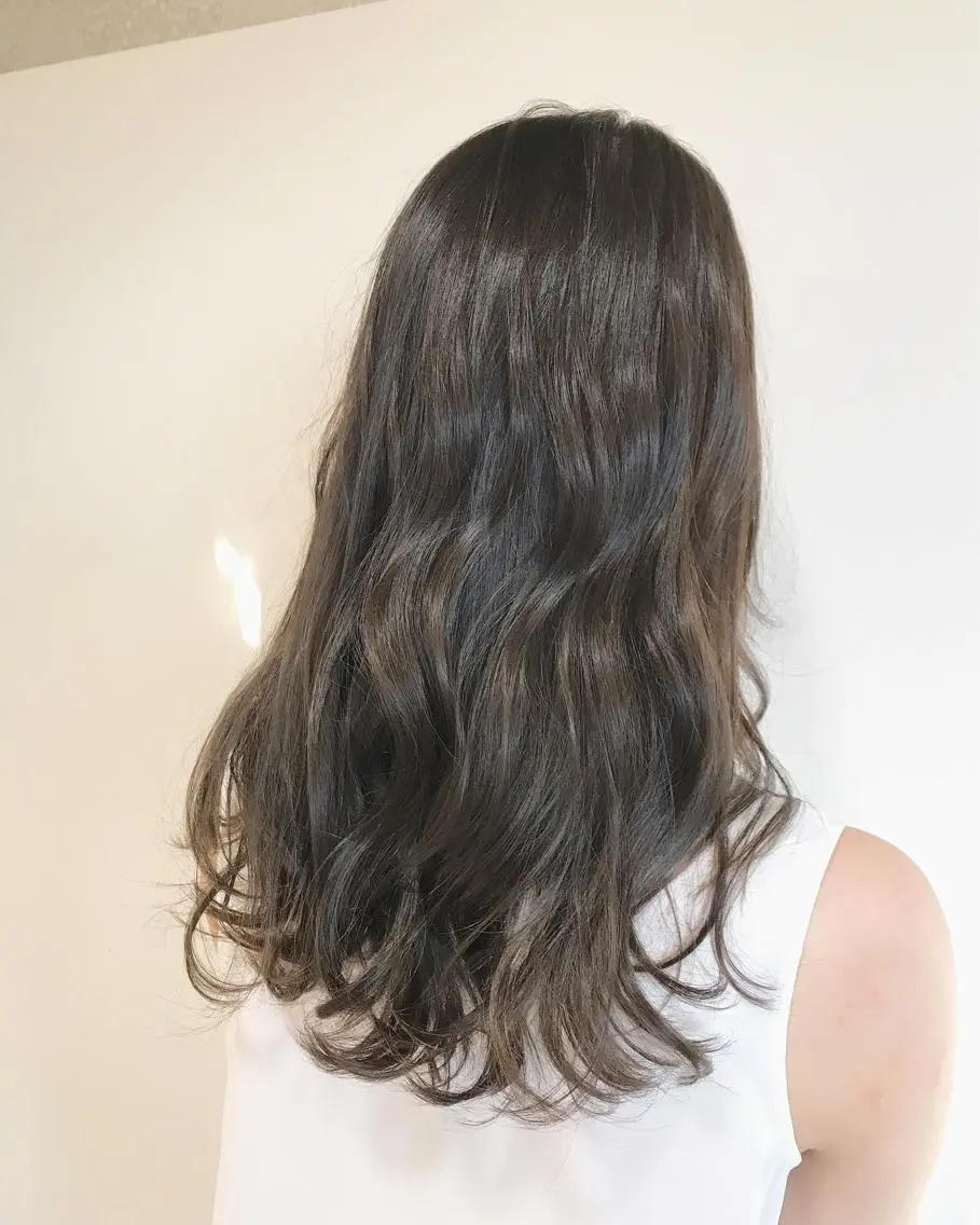 ロング カラー グレージュ イルミナカラー ヘアカラー トリートメント Miru by INCE HAIRのヘアスタイル