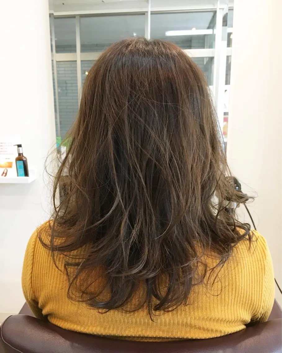 セミロング カラー 中村 よしひでのヘアスタイル