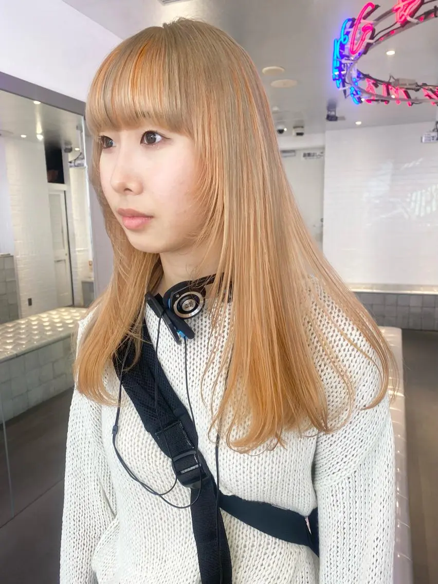 ミディアム ヘアアレンジ ヘアカラー トリートメント 🎨ハイトーン/ 切りっぱなし みつきのヘアスタイル