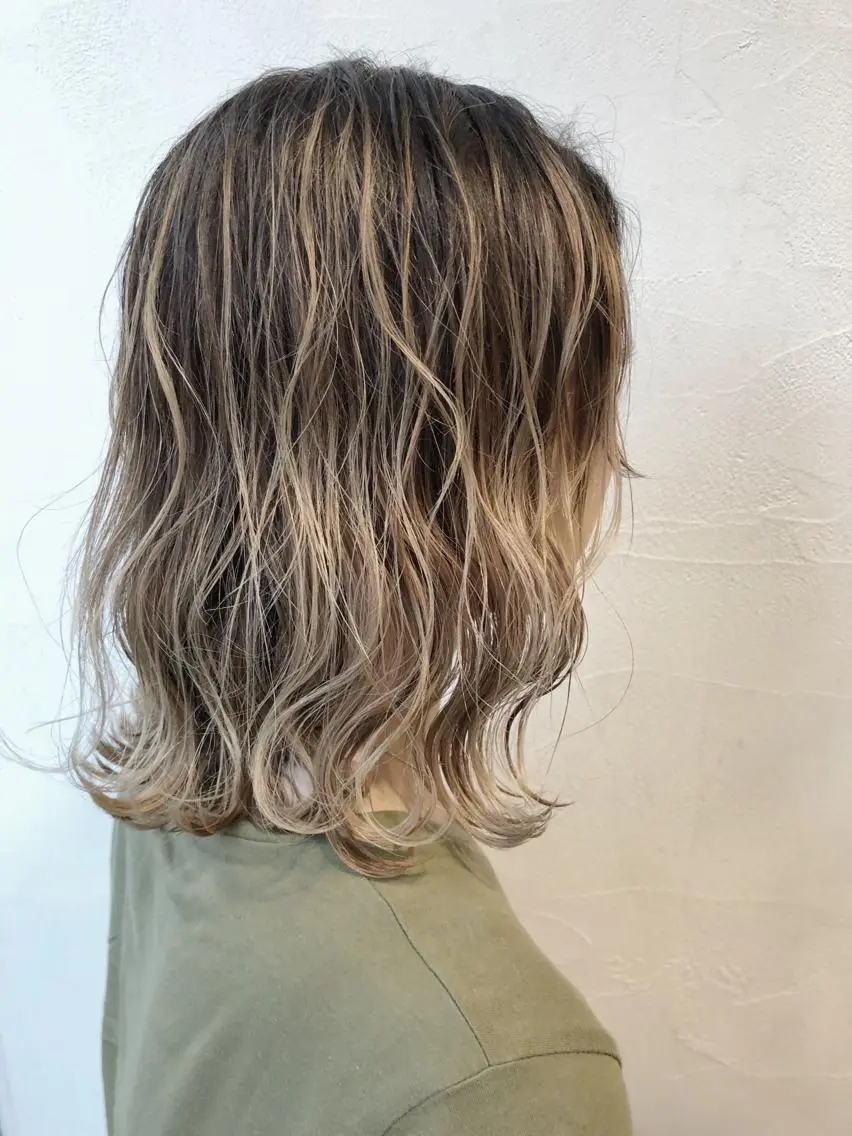 ミディアム カラー バレイヤージュ レイヤーカット メンズカット特化柏駅 徒歩3分LOUのヘアスタイル