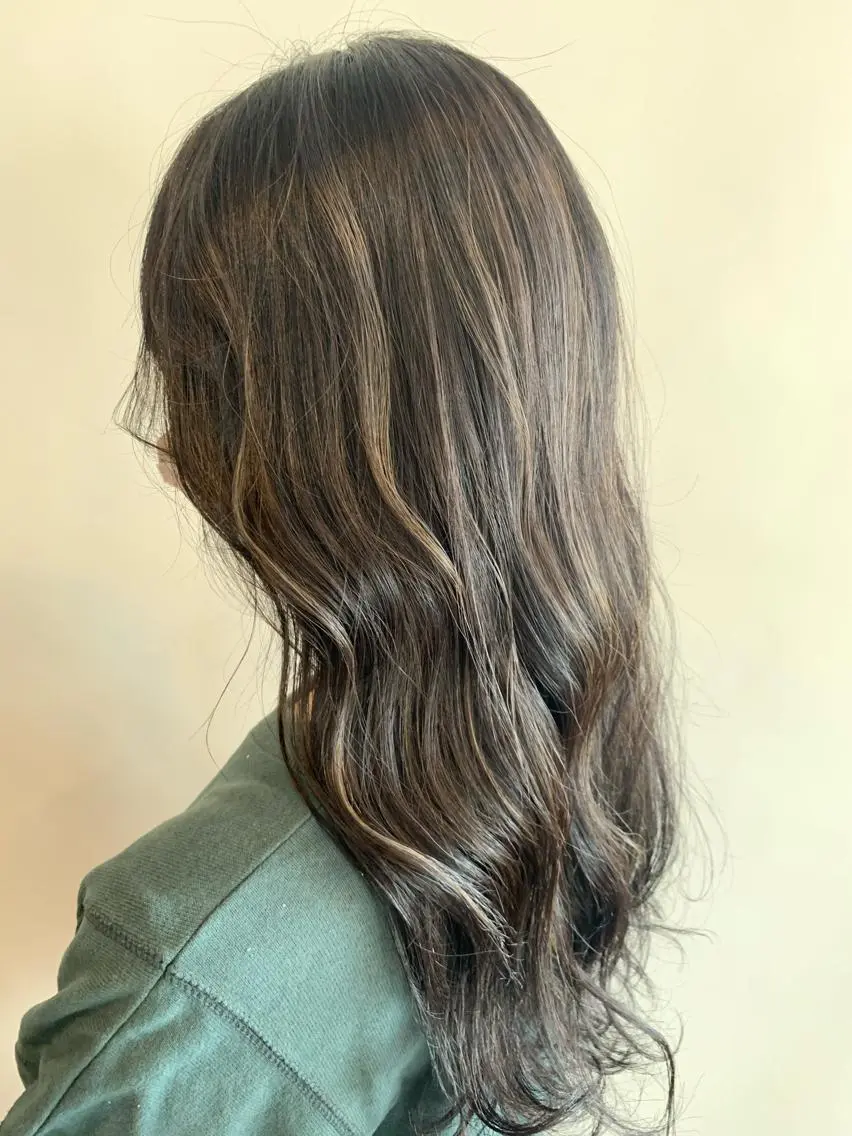 ロング ハイライト ヘアカラー FLAGS YAMATOのヘアスタイル