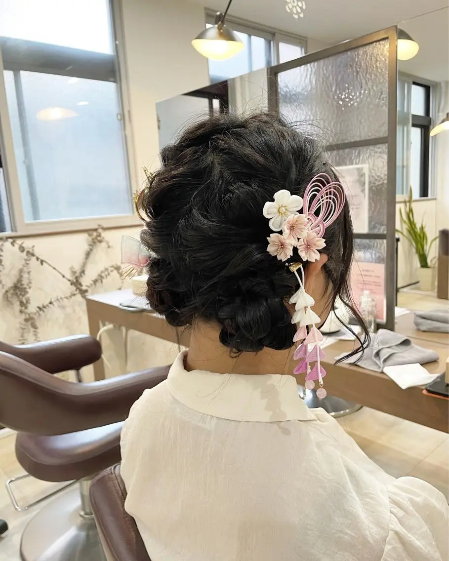 ヘアアレンジ お団子ヘア 卒業式のヘアスタイル SOL .✂︎ 松永李帆のヘアスタイル