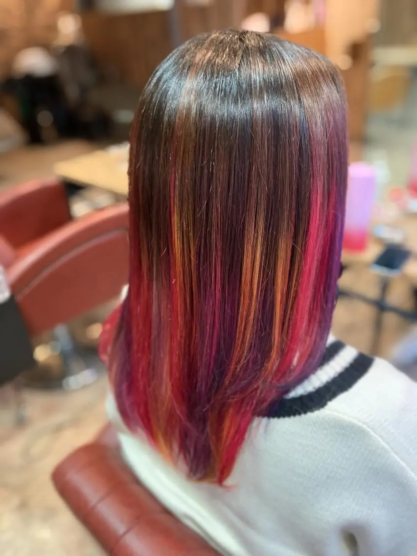 ロング カラー ヘアカラー トリートメント ERIKO Tのヘアスタイル