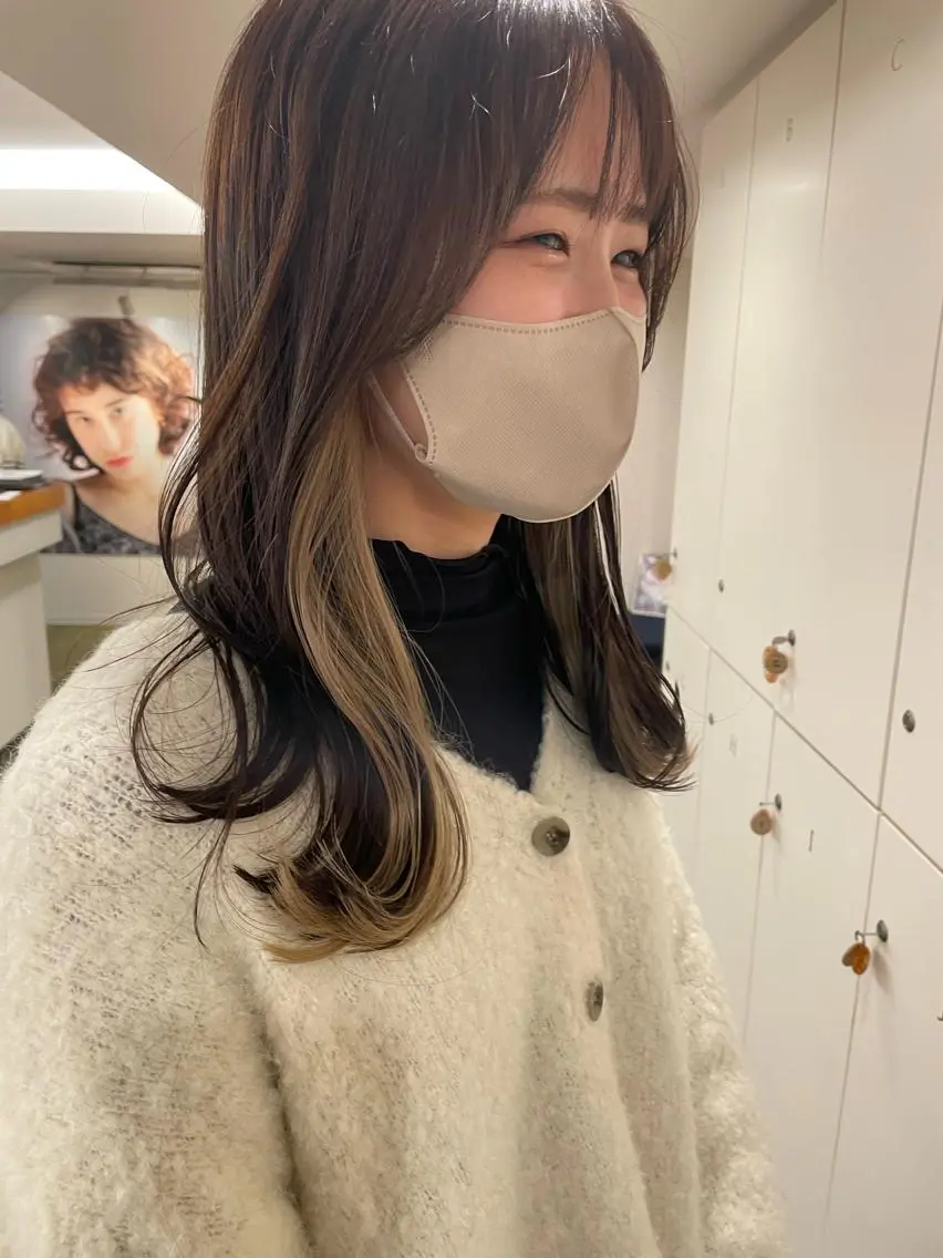 セミロング カラー ベージュカラー ブリーチ イヤリングカラー デジタルパーマ特化 杉浦 夏生のヘアスタイル