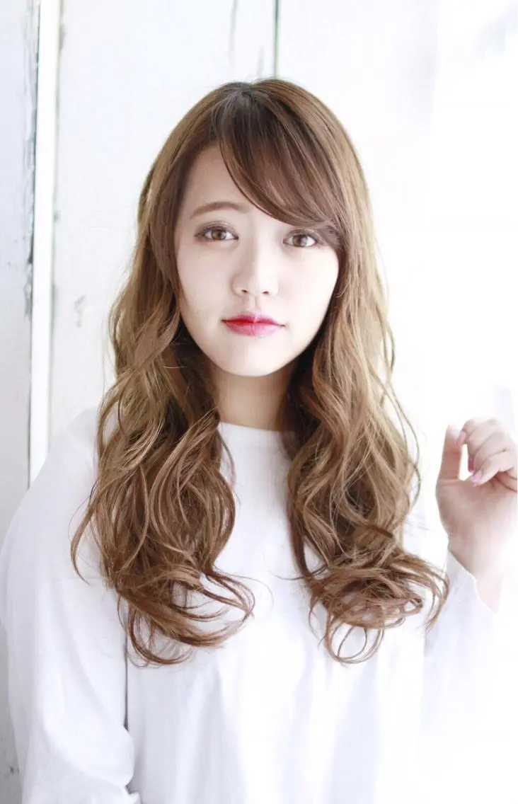 ロング カラー 金村 綾芽のヘアスタイル