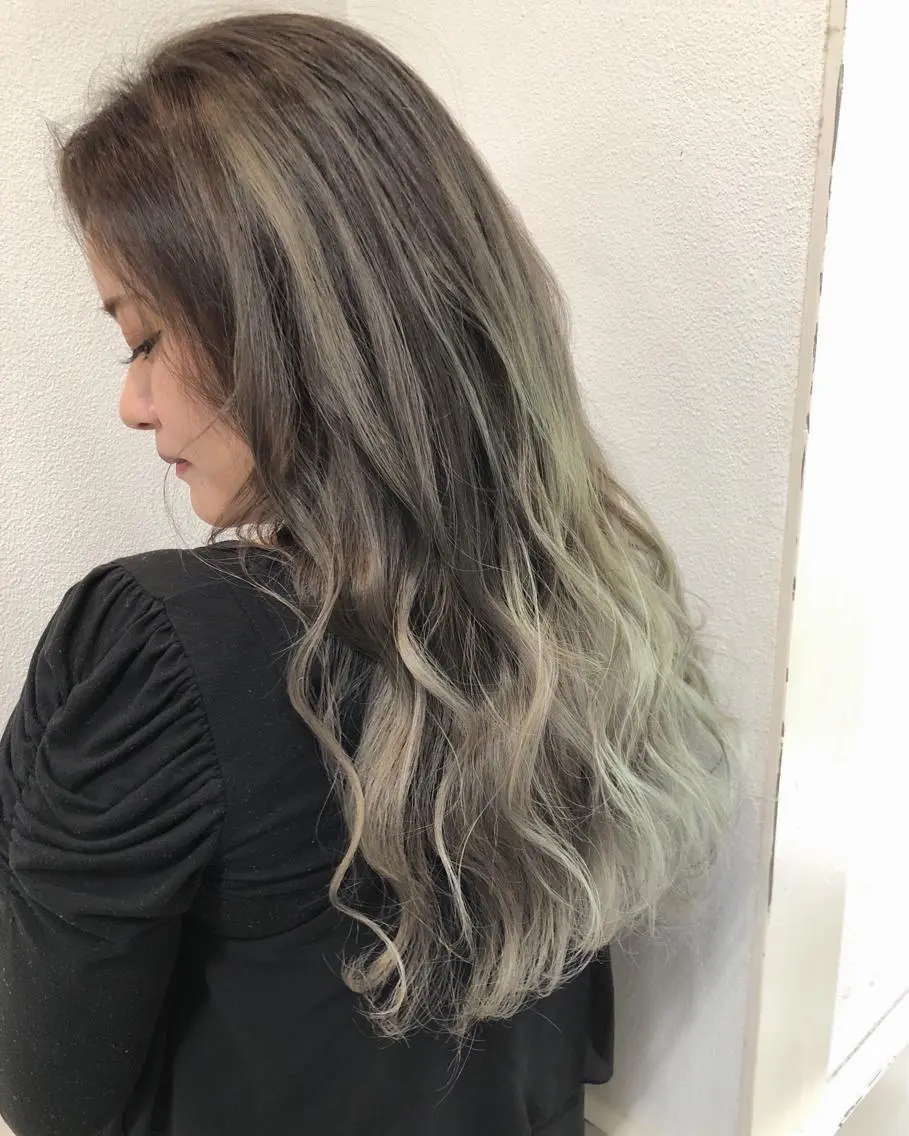 ロング カラー ヘアアレンジ バレイヤージュ ハイライトカラー ハイライト レイヤーカット ヘアカラー トリートメント GiseL天神カラー 髪質改善/ブリーチのヘアスタイル