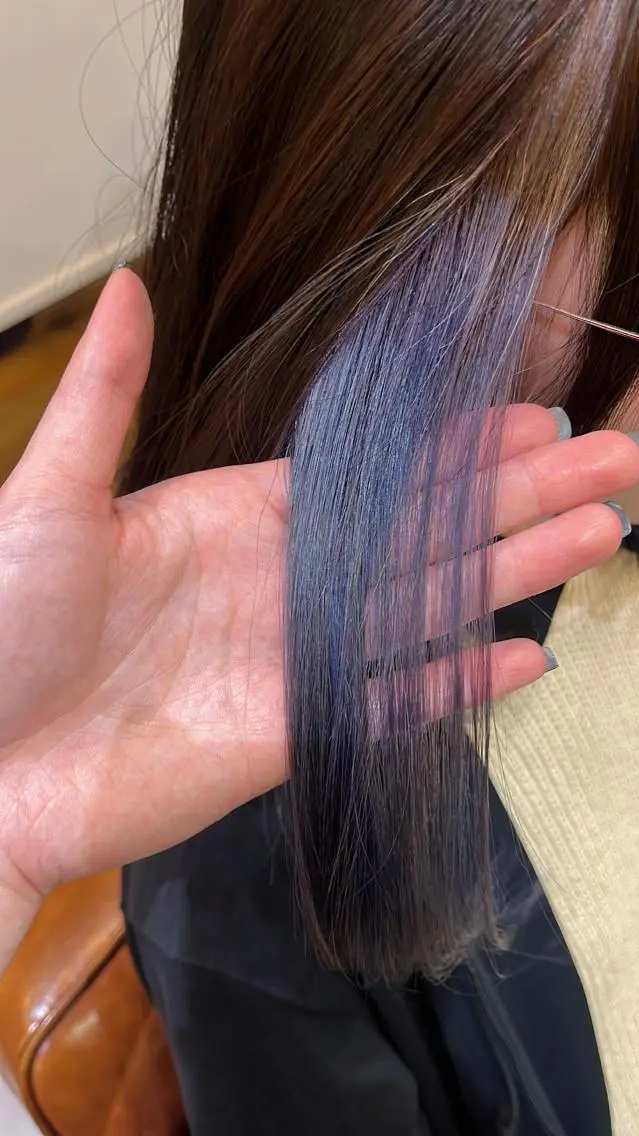 ミディアム カラー ヘアアレンジ ブルーカラー ブルーバイオレット インナーカラー バイオレットカラー mer.. ゆらのヘアスタイル