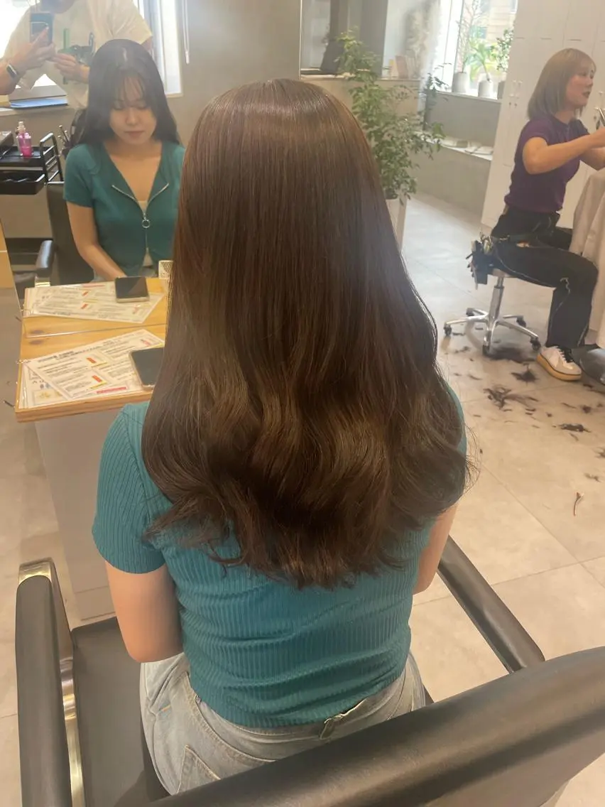 セミロング カラー ブリーチ 透明感カラー ブリーチなしカラー yui/ layer cutのヘアスタイル