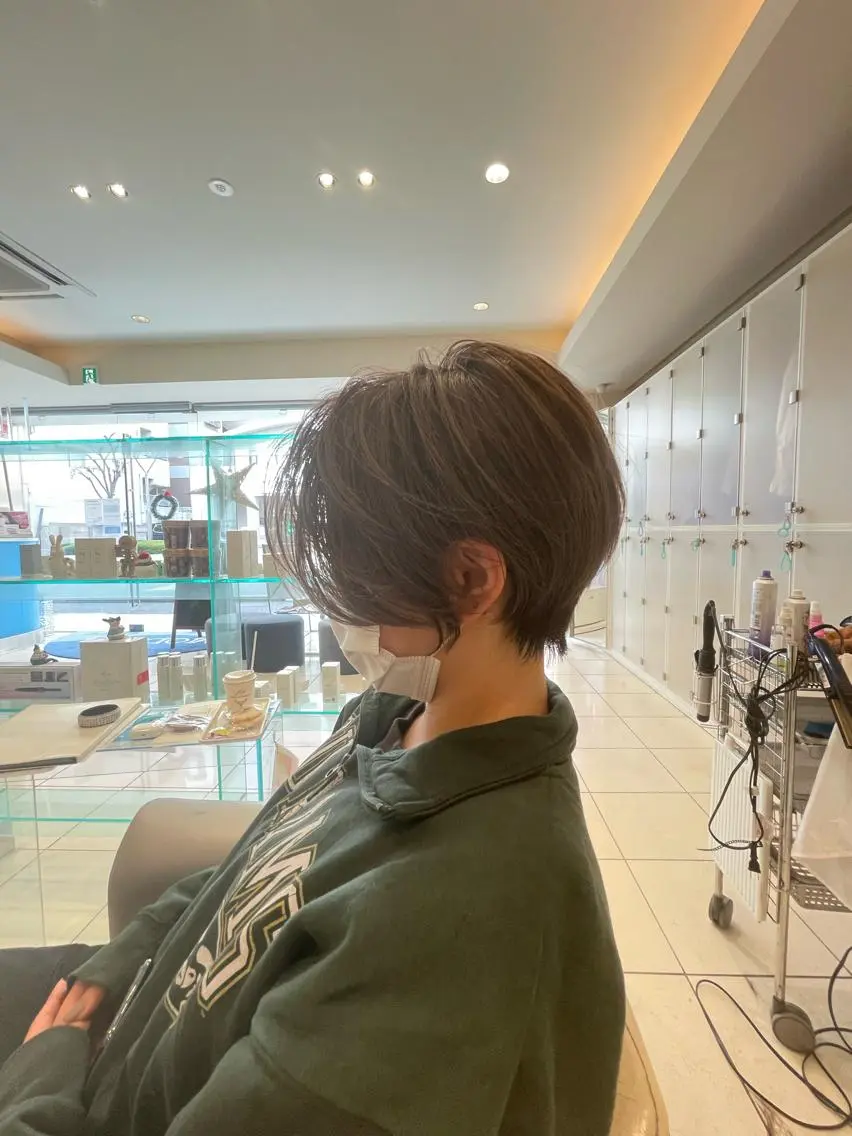 ショート カラー MODEks eau 佐藤優志のヘアスタイル