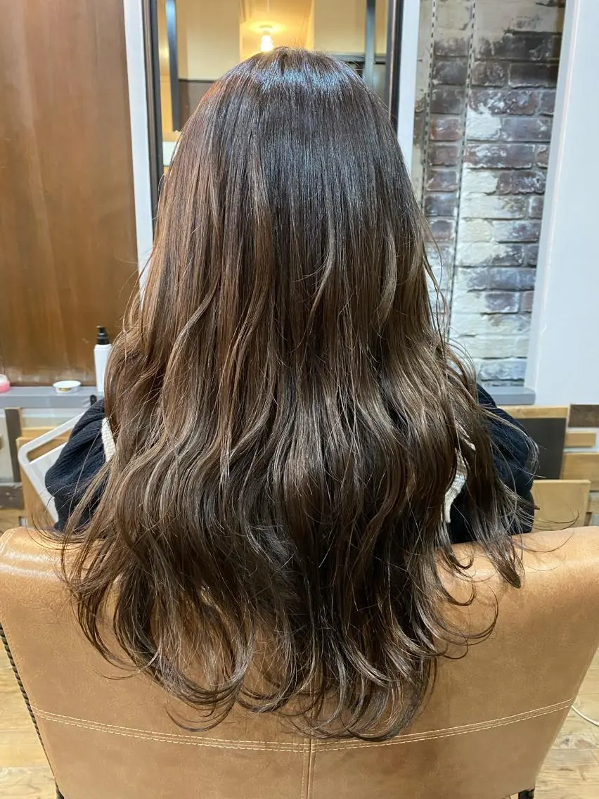 ロング カラー ベージュカラー フォギーベージュ ハイライトカラー ハイライト ヘアカラー トリートメント 特殊カラー特化 ✂️SHIAN フジのヘアスタイル