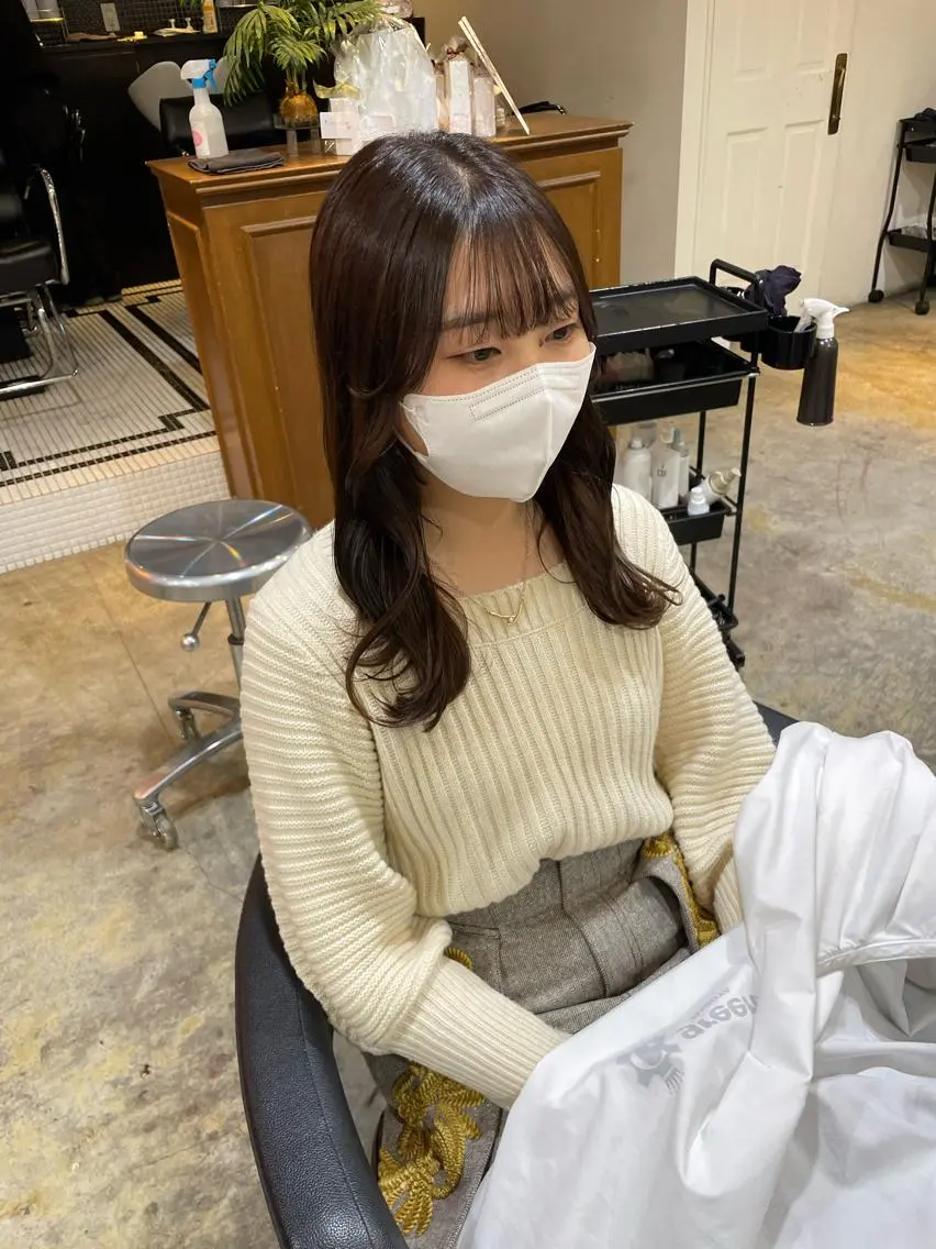 セミロング カラー ベージュカラー オリーブベージュ カット ヘアカラー トリートメント MIOベージュカラー 柔らかいカラーのヘアスタイル