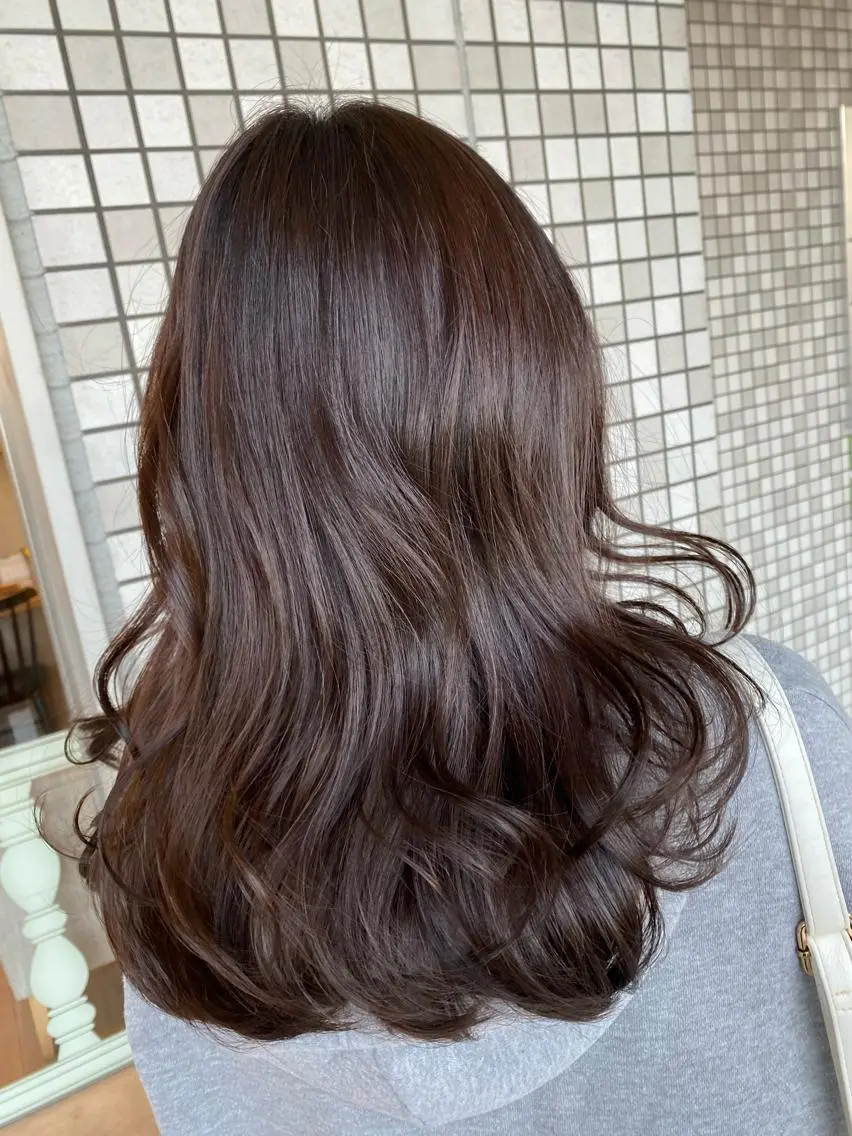 ロング カラー 辻出 綾弥のヘアスタイル