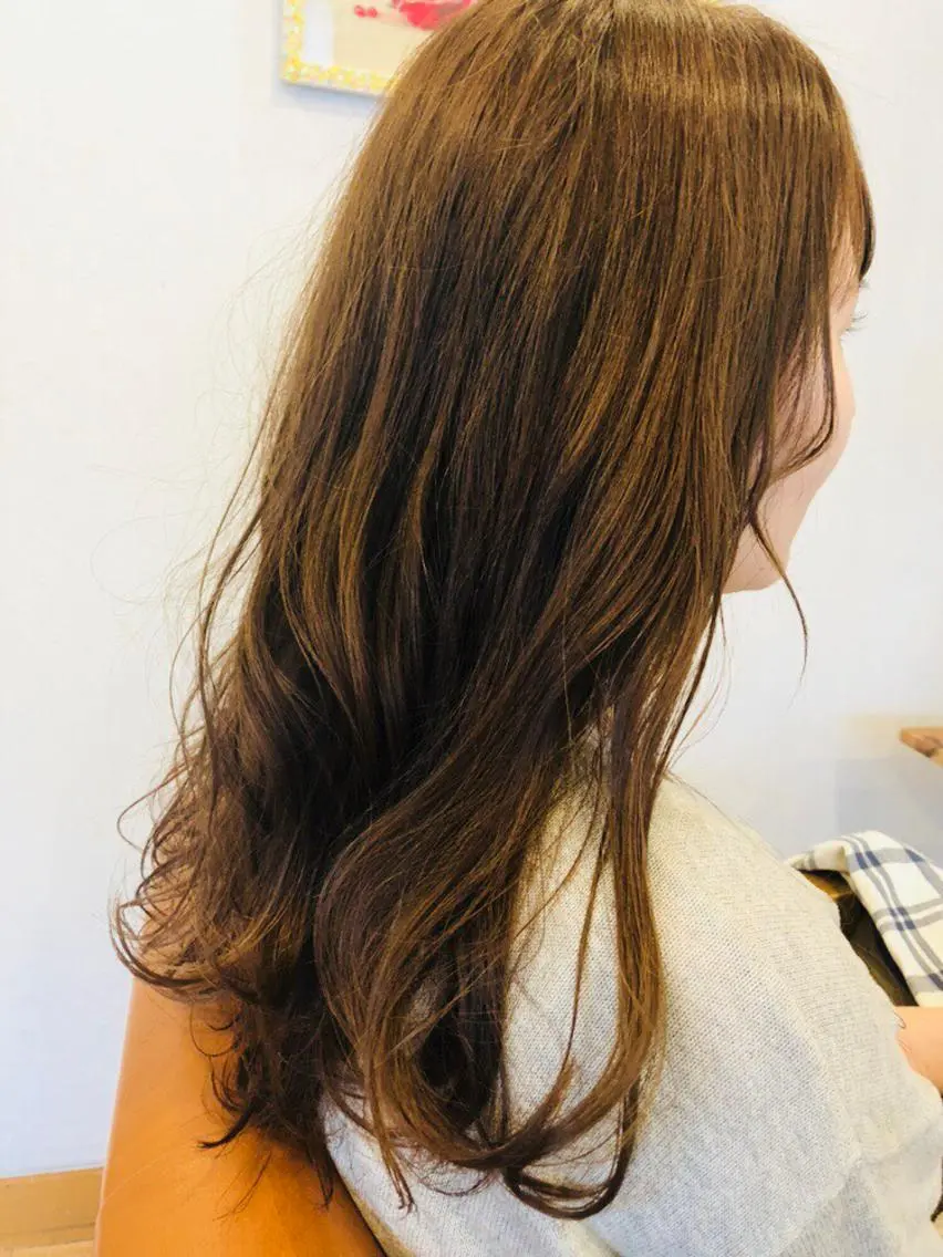 セミロング カット ヘアカラー ヘッドスパ 小西 裕大のヘアスタイル