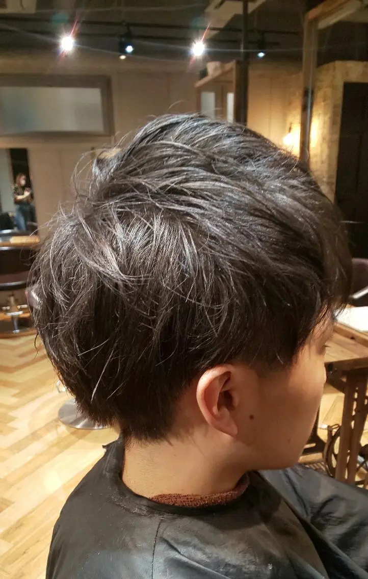 メンズ カラー メンズバレイヤージュ メンズブリーチ メンズハイライト メンズインナーカラー メンズ韓国風 カット ヘアカラー TOCCA HARUKA のヘアスタイル