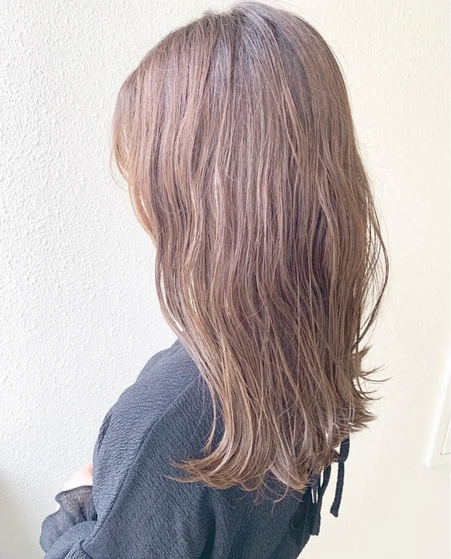 カラー ベージュカラー ハイライトカラー iLi 《イリ》のヘアスタイル