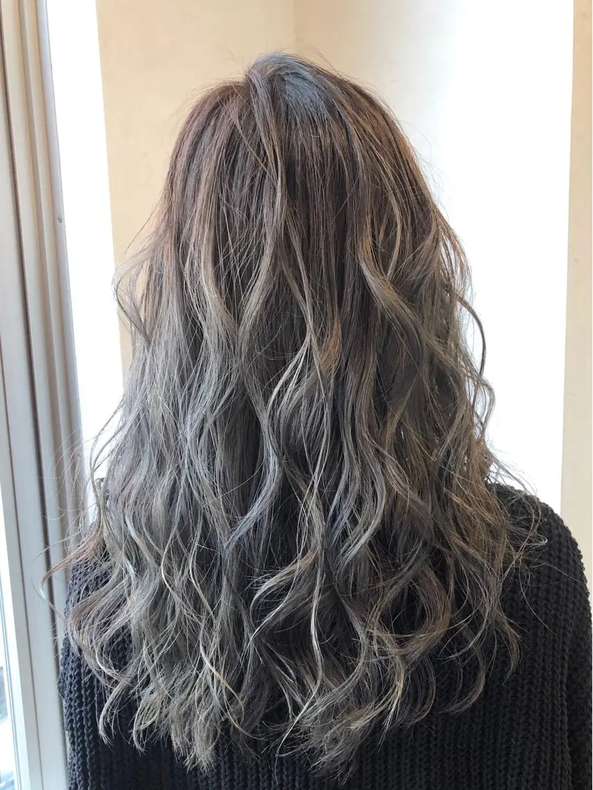セミロング カラー グレージュ TOWA 野村　コウダイのヘアスタイル