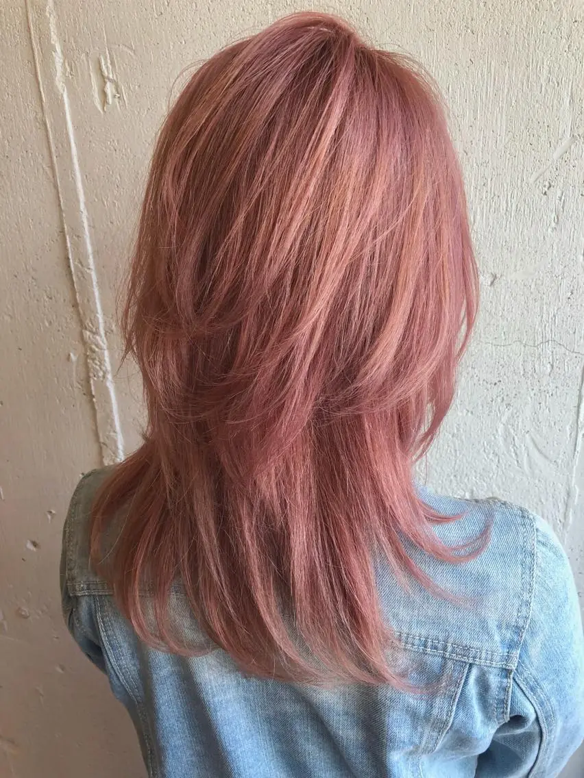 ミディアム ウルフカット ヘアカラー フジサキ ケンのヘアスタイル