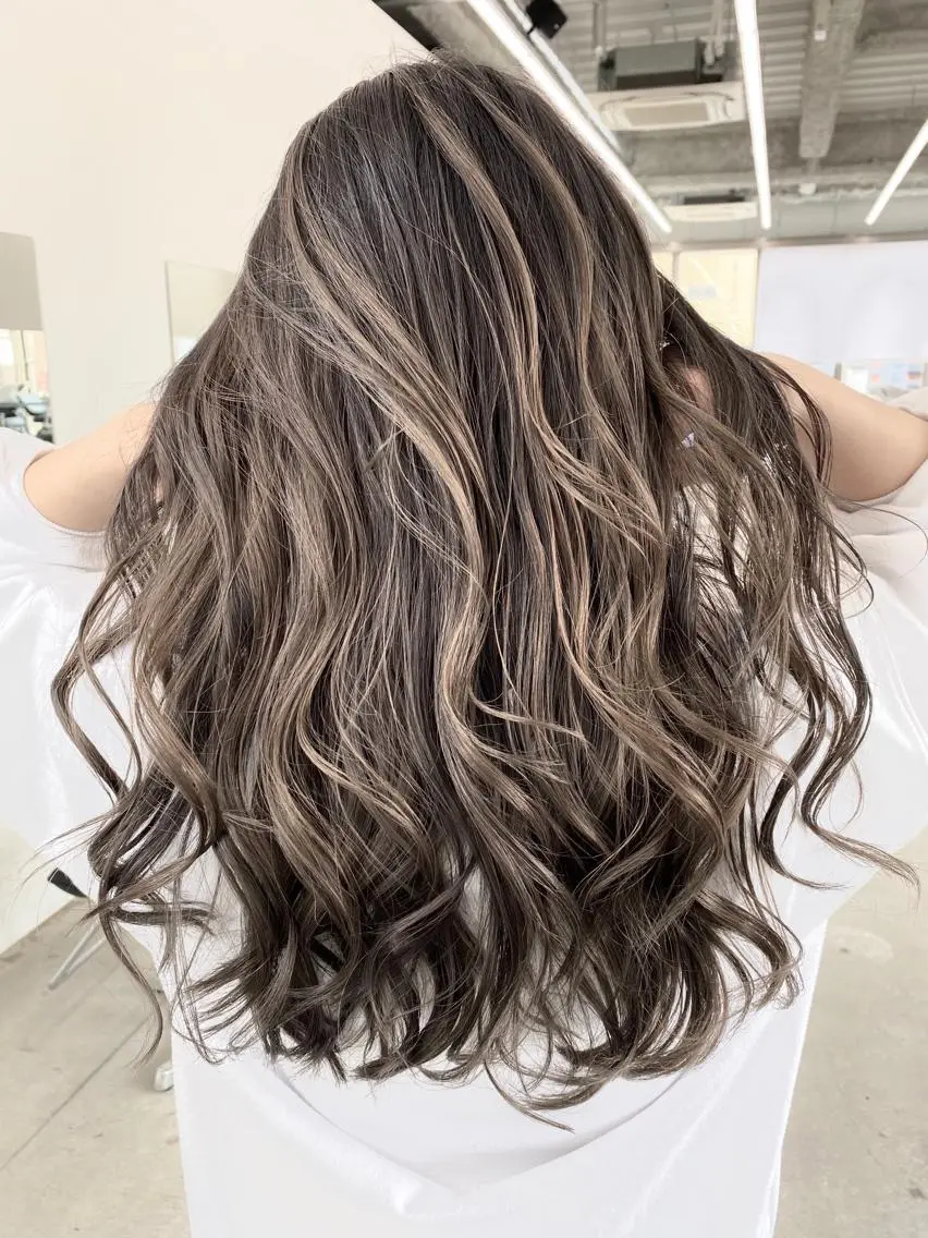 ロング 手島 カミラのヘアスタイル