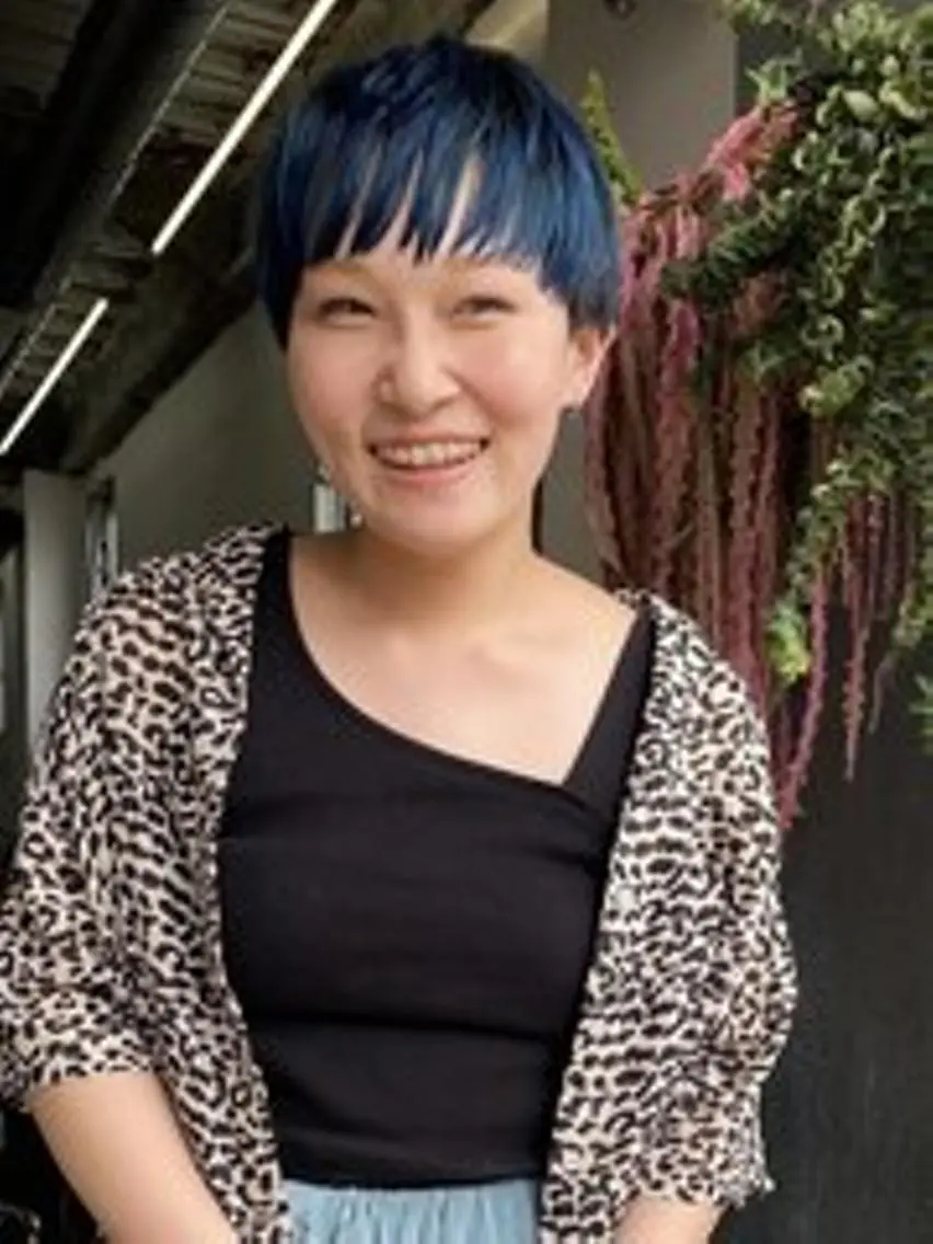 ショート カラー qiie リタッチ 黒染め　ワンカラーのヘアスタイル
