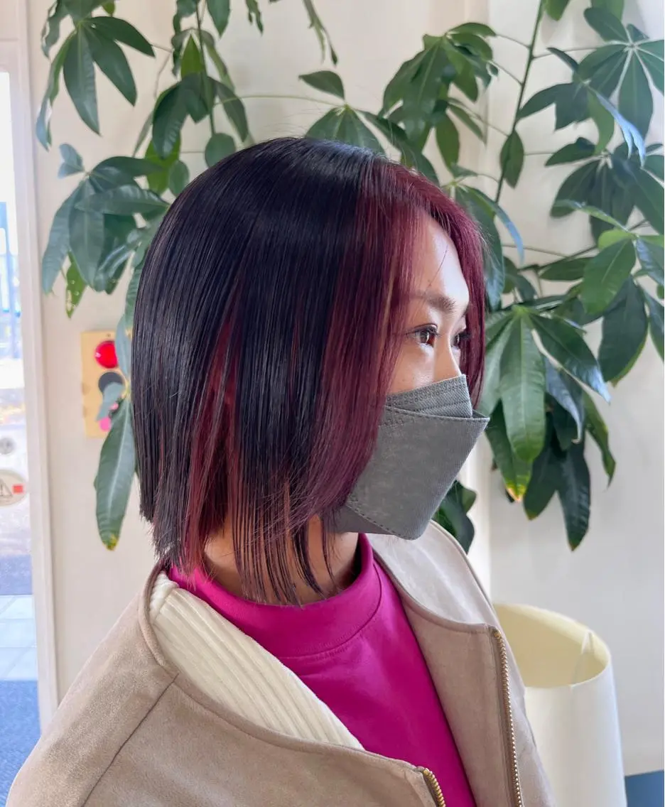 ショート カラー ミストバング イヤリングカラー フェイスフレーミング パープルカラー 富永 美玖のヘアスタイル