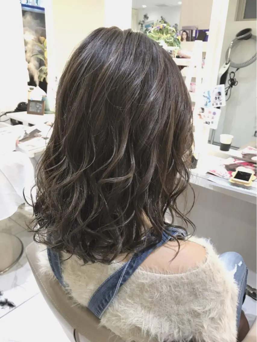 ミディアム カラー ブリーチ 透明感カラー グレージュ ハイライトカラー ブリーチなしカラー 山崎俊輔/髪質改善 /バレイヤージュのヘアスタイル