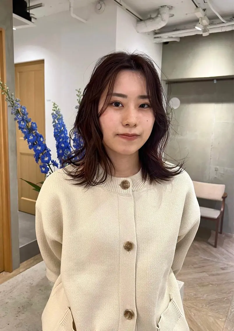 ミディアム 似合わせレイヤー ＆縮毛矯正のヘアスタイル