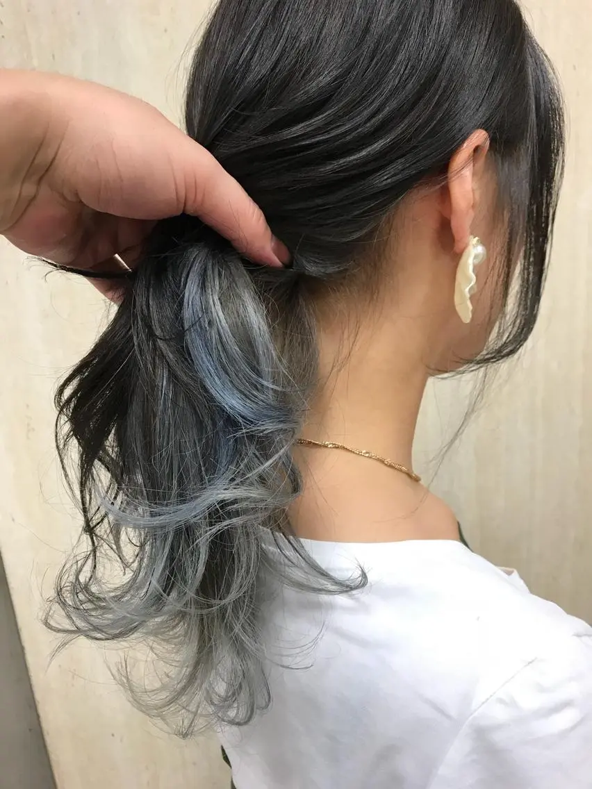 ミディアム カラー ブルーカラー インナーカラー カット ヘアカラー BOX mico.のヘアスタイル