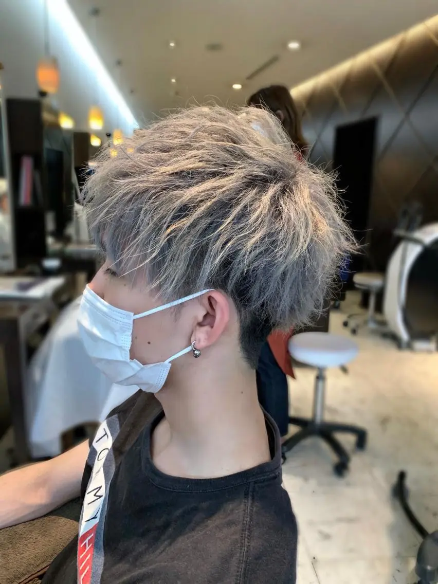 メンズ メンズブリーチ カット ヘアカラー トリートメント メンズ専門　井藤 雅也のヘアスタイル