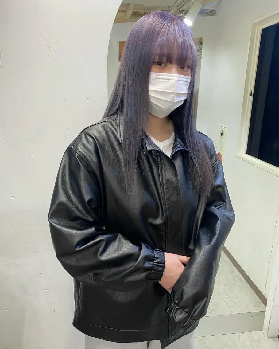 ロング パープルカラー ミルクティーベージュ outaのヘアスタイル