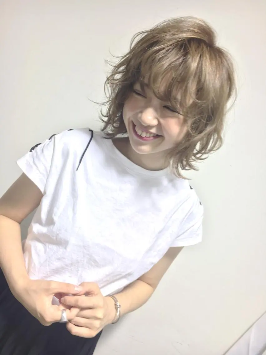 ミディアム カラー ベージュカラー ブリーチ カット ヘアカラー トリートメント 韓国hair ·͜· watanabeのヘアスタイル