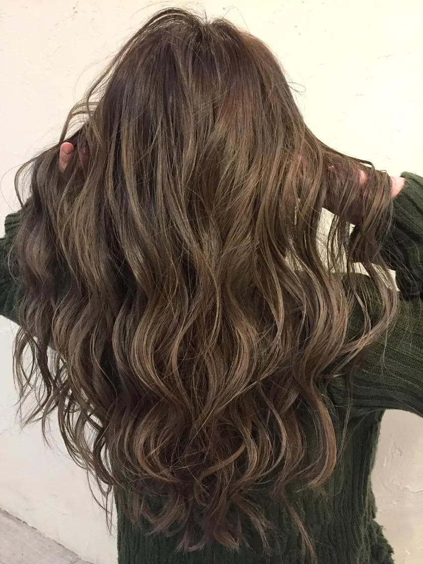 ロング カラー カット ヘアカラー 韓国レイヤー外国人風 透明感カラー髪質改善のヘアスタイル