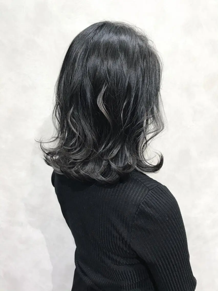 ミディアム カラー 黒髪 ブルーカラー ブルーグレー グレーブラック ヘアカラー トリートメント 丹羽 隼人/髪質改善 /韓国ヘア🇰🇷のヘアスタイル
