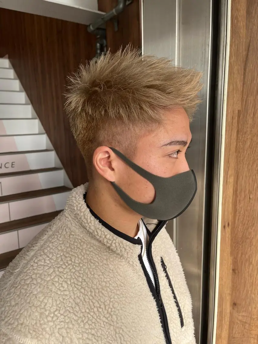 ショート カラー メンズ メンズハイライト メンズメッシュ メンズパーマ ハイライトカラー メッシュ カット ヘアカラー AVANCE.難波 店長 松元のヘアスタイル